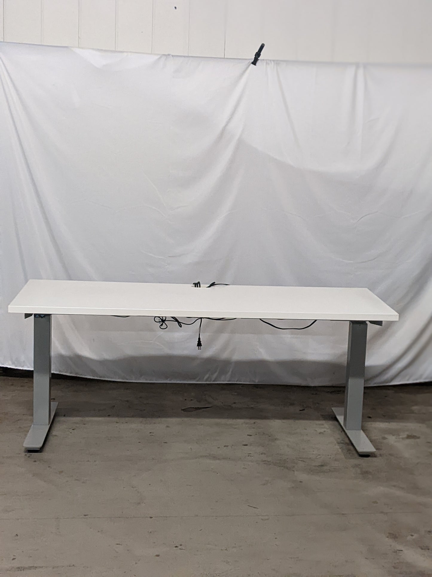 ALLSTEEL | ADJUSTABLE HEIGHT TABLE WITH GROMMET HOLE, NO COVER