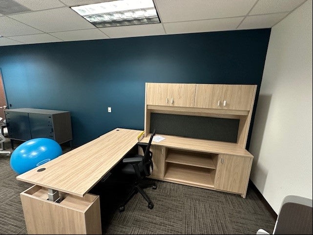 CLEAR DESIGN | L-SHAPED ASJUSTABLE HEIGHT DESK WITH HUTCH