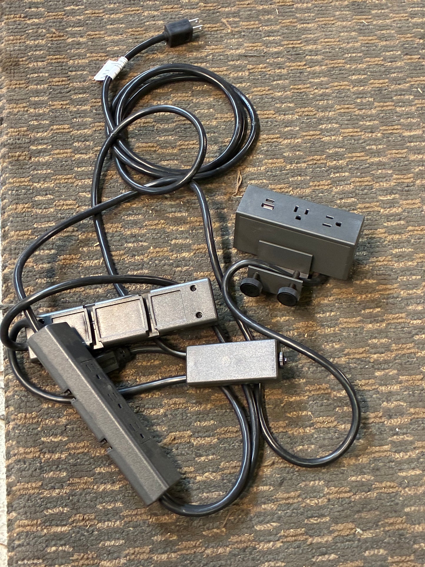 PREOWNED | POWERSTRIP- DESK TOP
