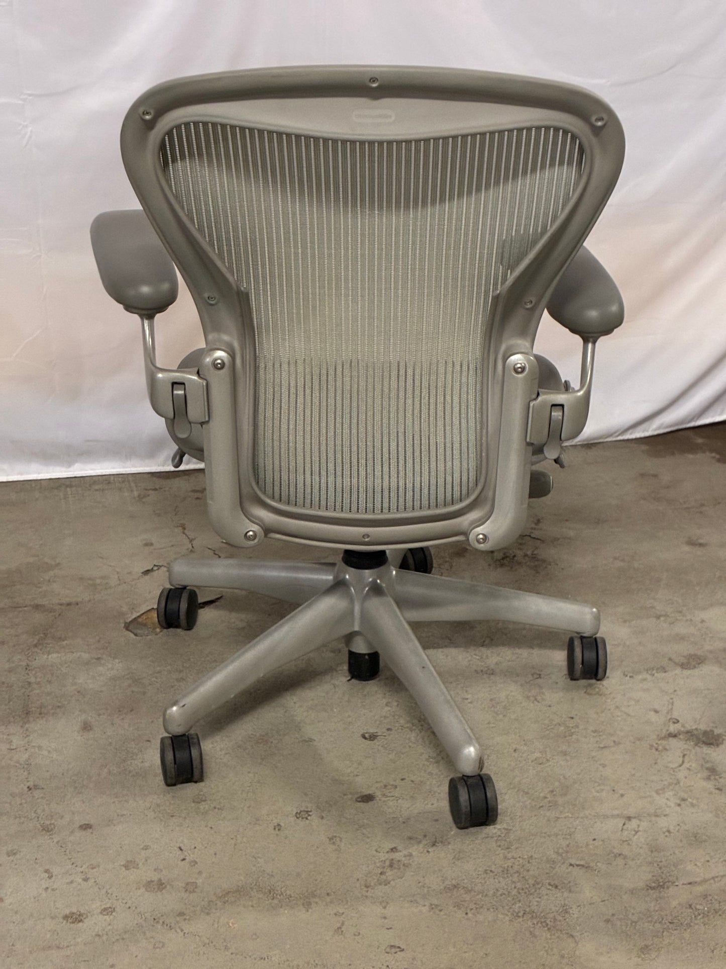 HERMAN MILLER | AERON TASK CHAIR B 2 DOTS, NO LUMBAR SUPPORT