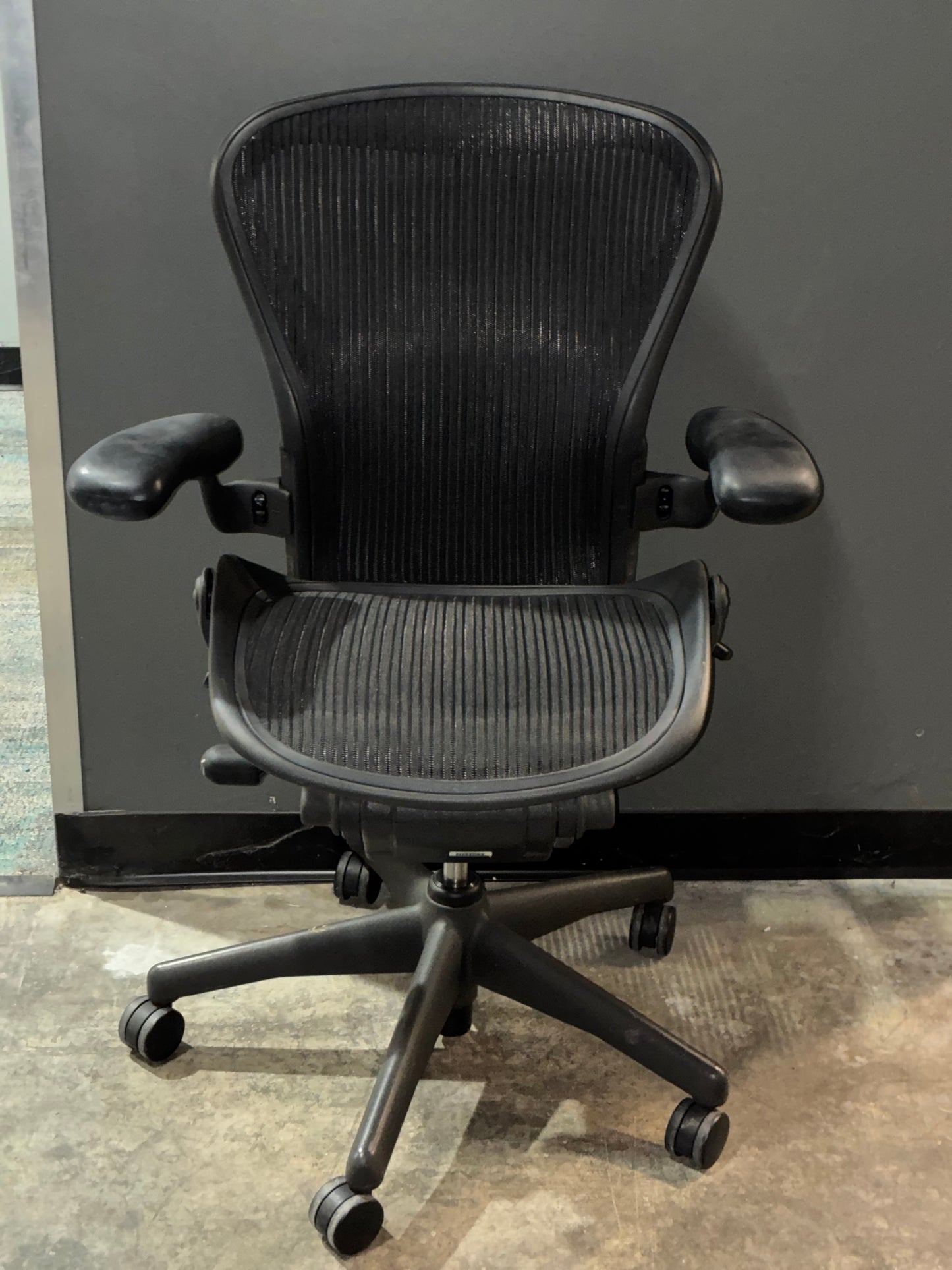 HERMAN MILLER | AERON TASK CHAIR B 2 DOTS, NO LUMBAR SUPPORT