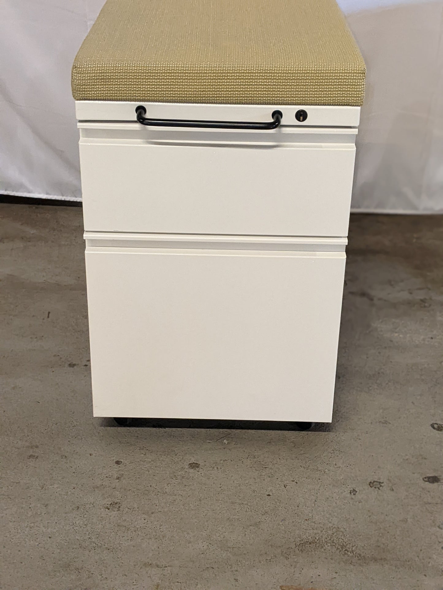 HERMAN MILLER | MOBILE PEDESTAL W/SEAT CUSHION, PULL HANDLE