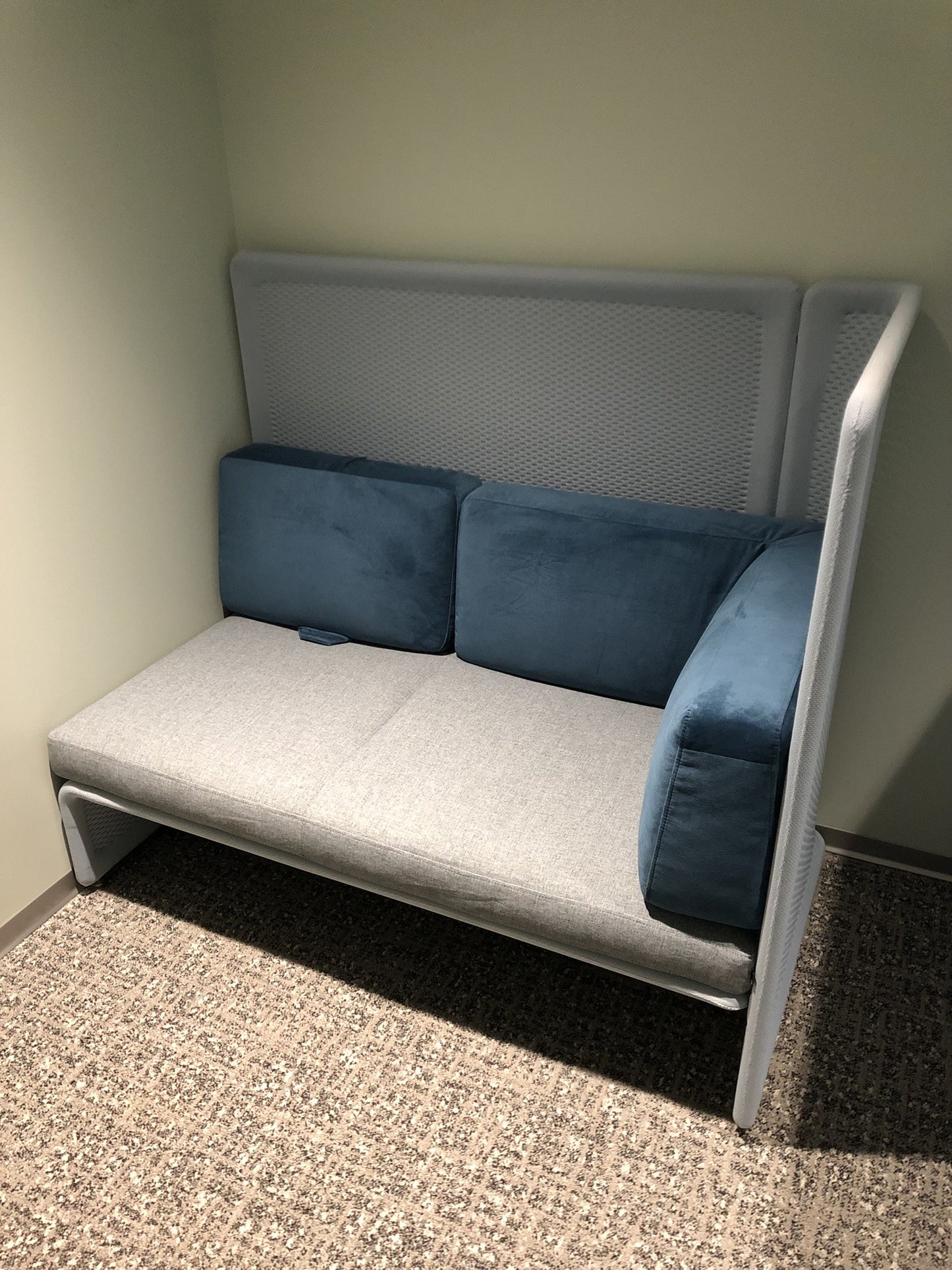 STEELCASE | LAGUNITAS LOUNGE V2 - LH SCREEN