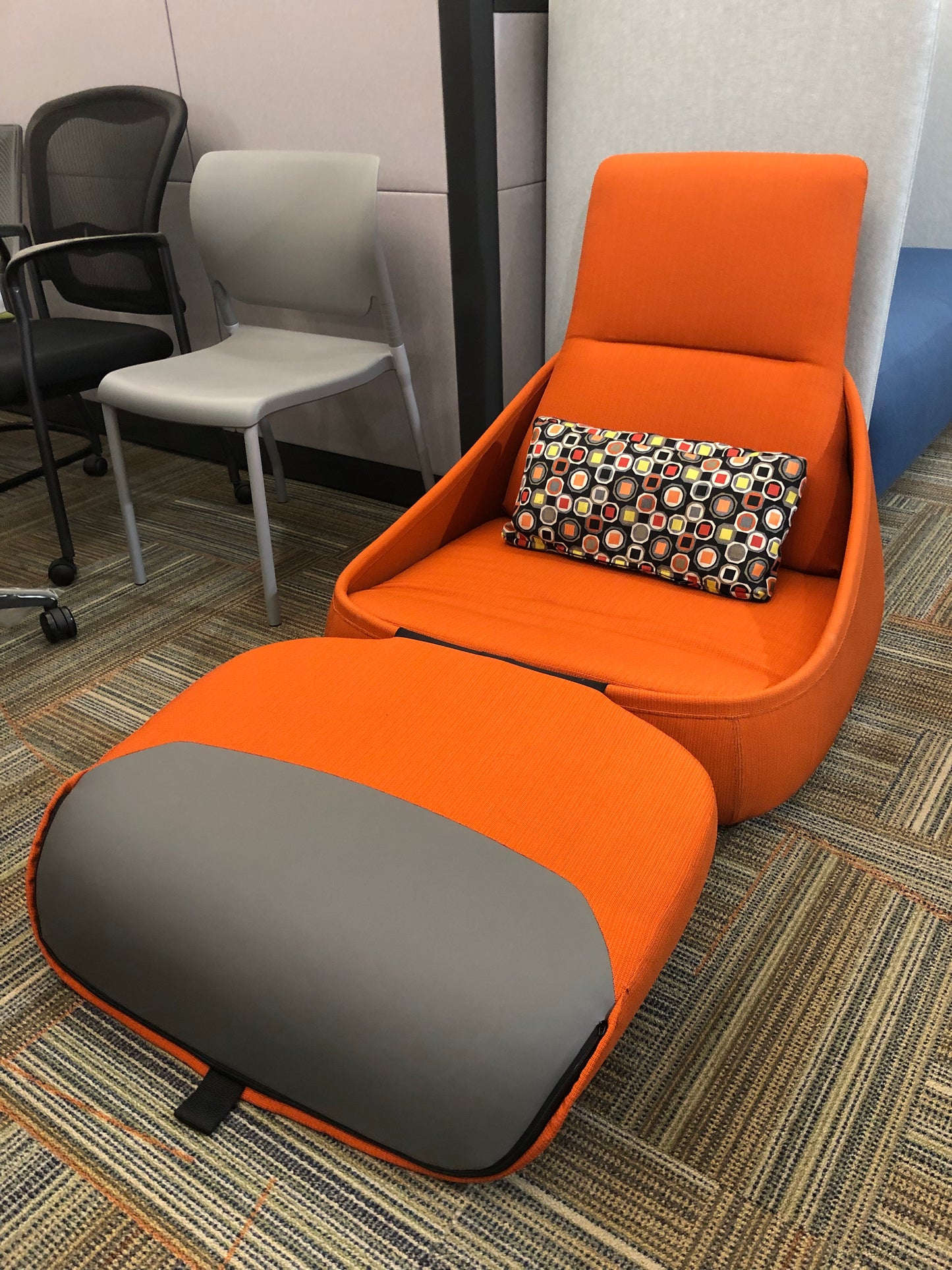 COALESSE | HOSU LOUNGE CHAIR