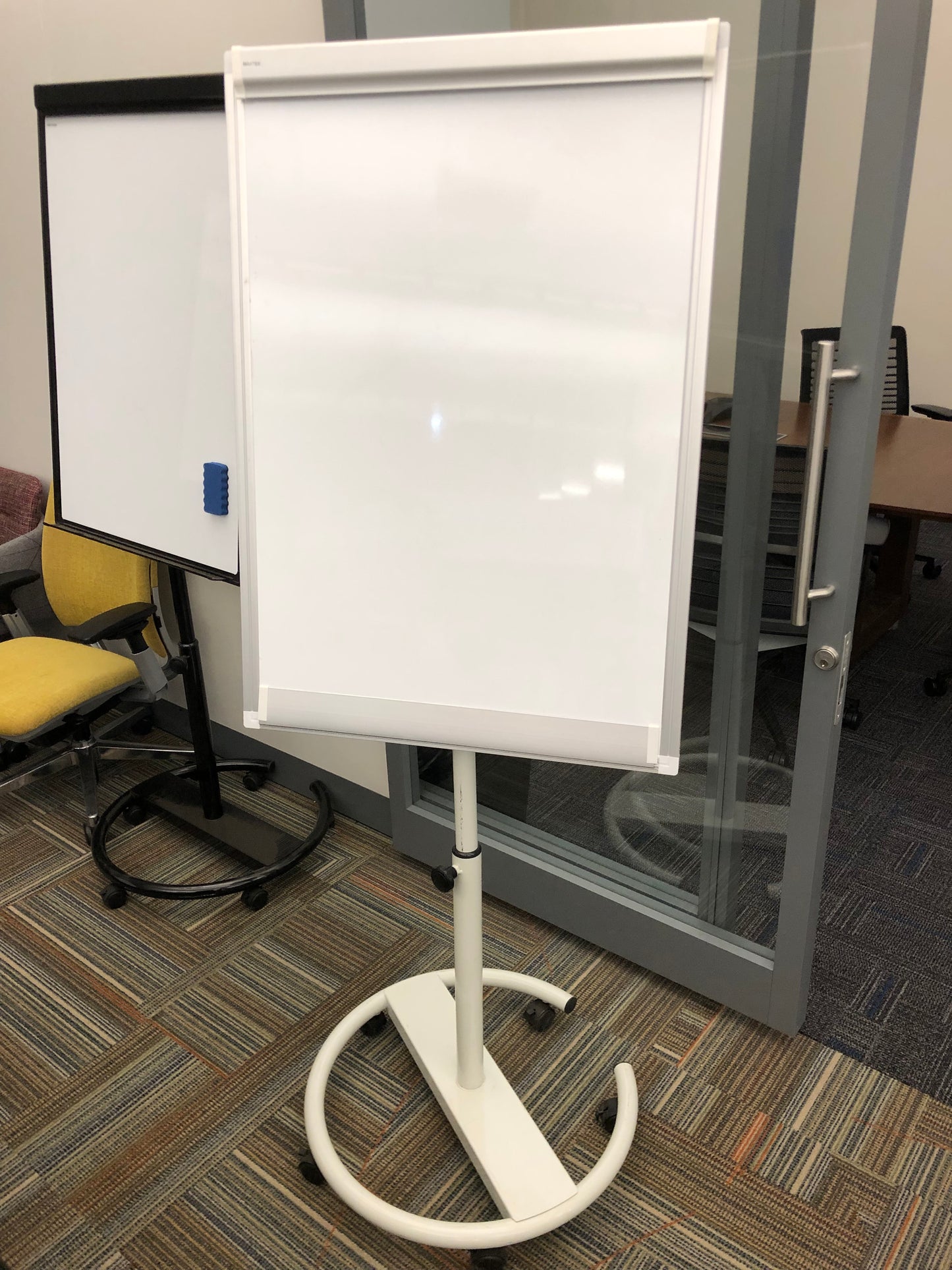 MOBILE WHITEBOARD EASEL - PLATINUM
