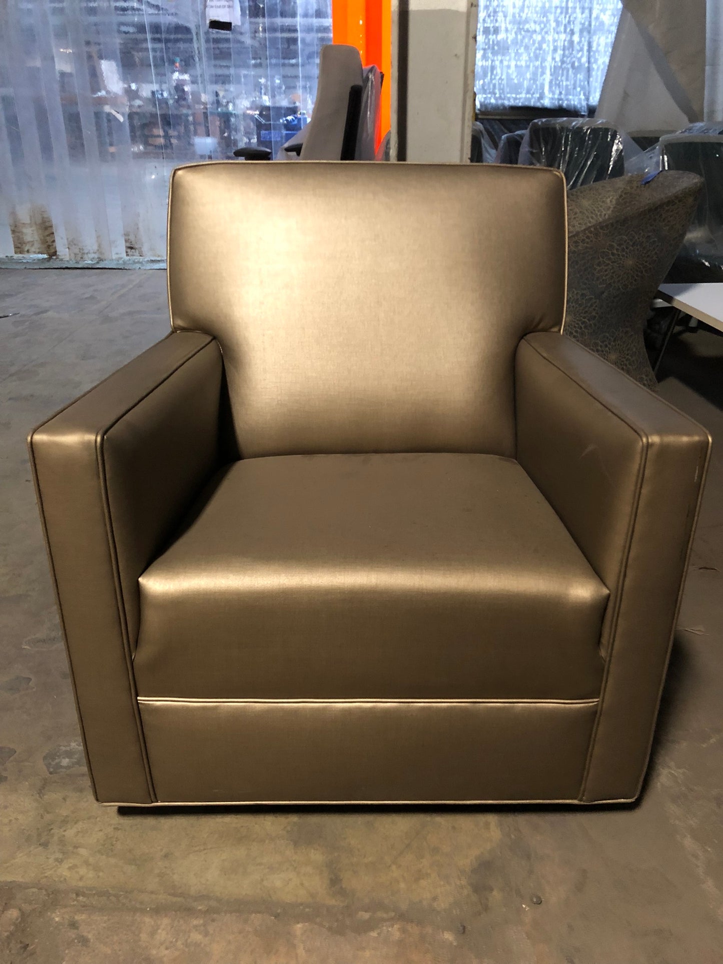 CABOT WRENN | SWIVEL LOUNGE CHAIR