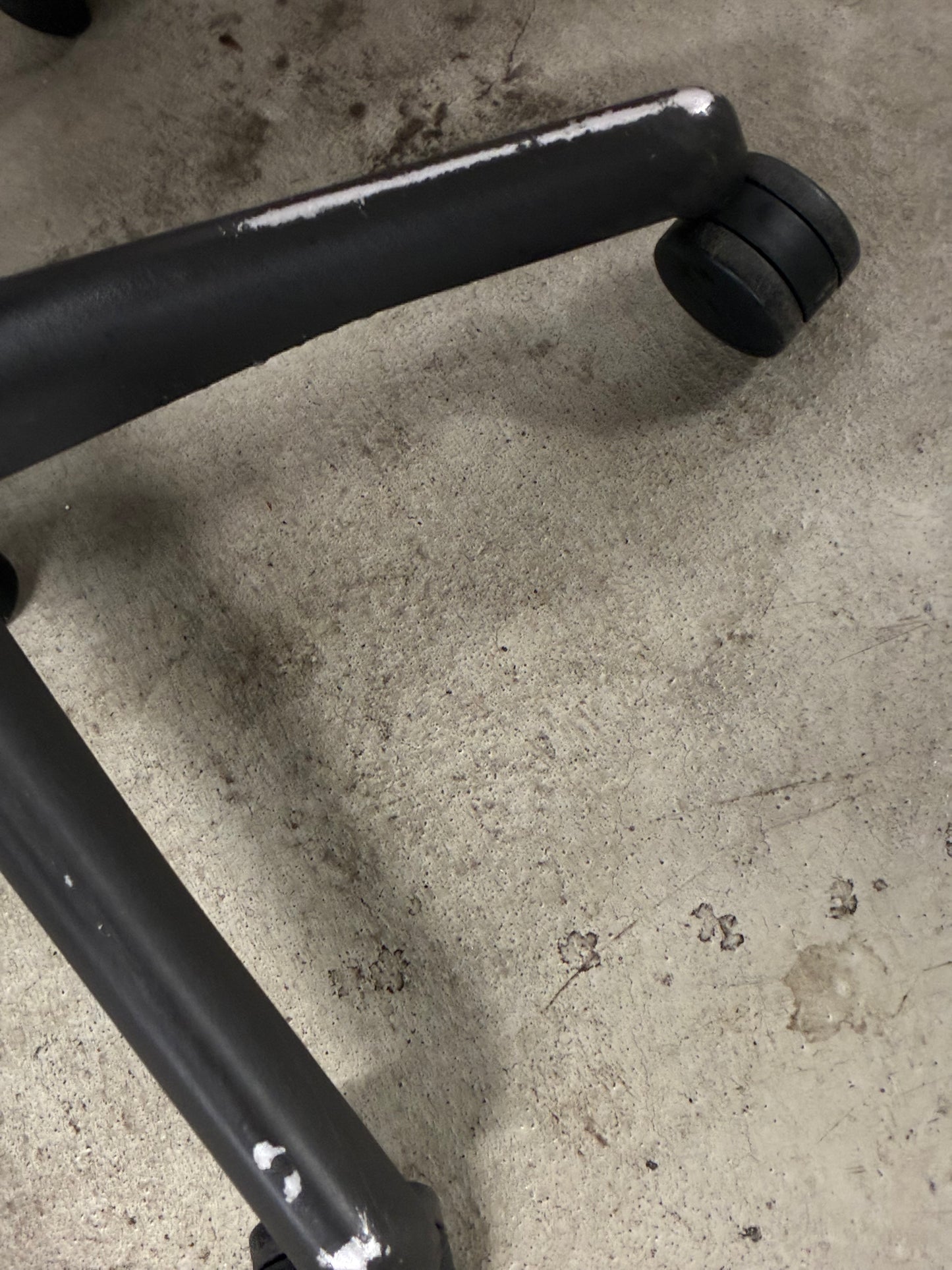 HERMAN MILLER | AERON TASK CHAIR B 2 DOTS