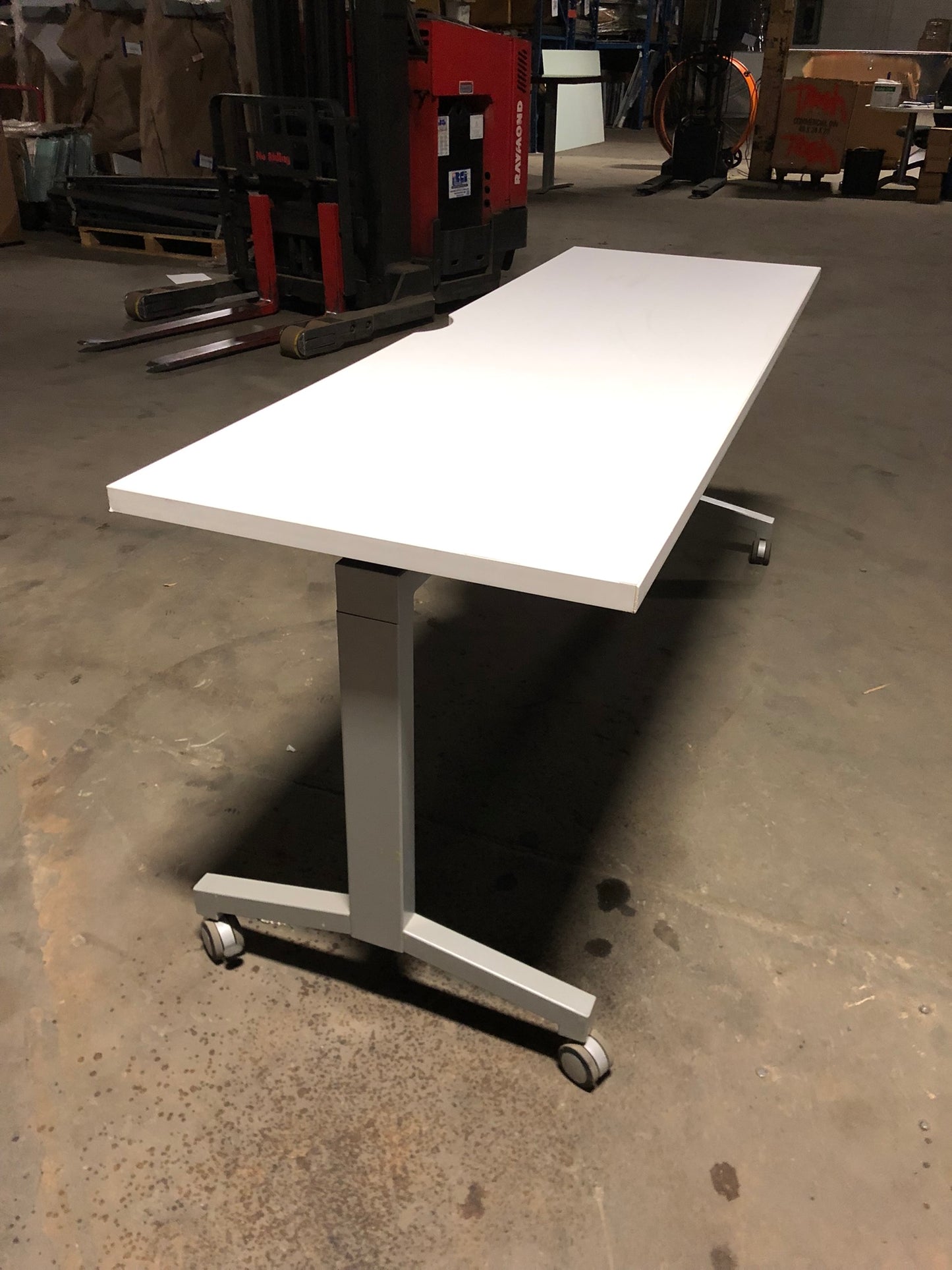 K&A | MOBILE NESTING TABLE