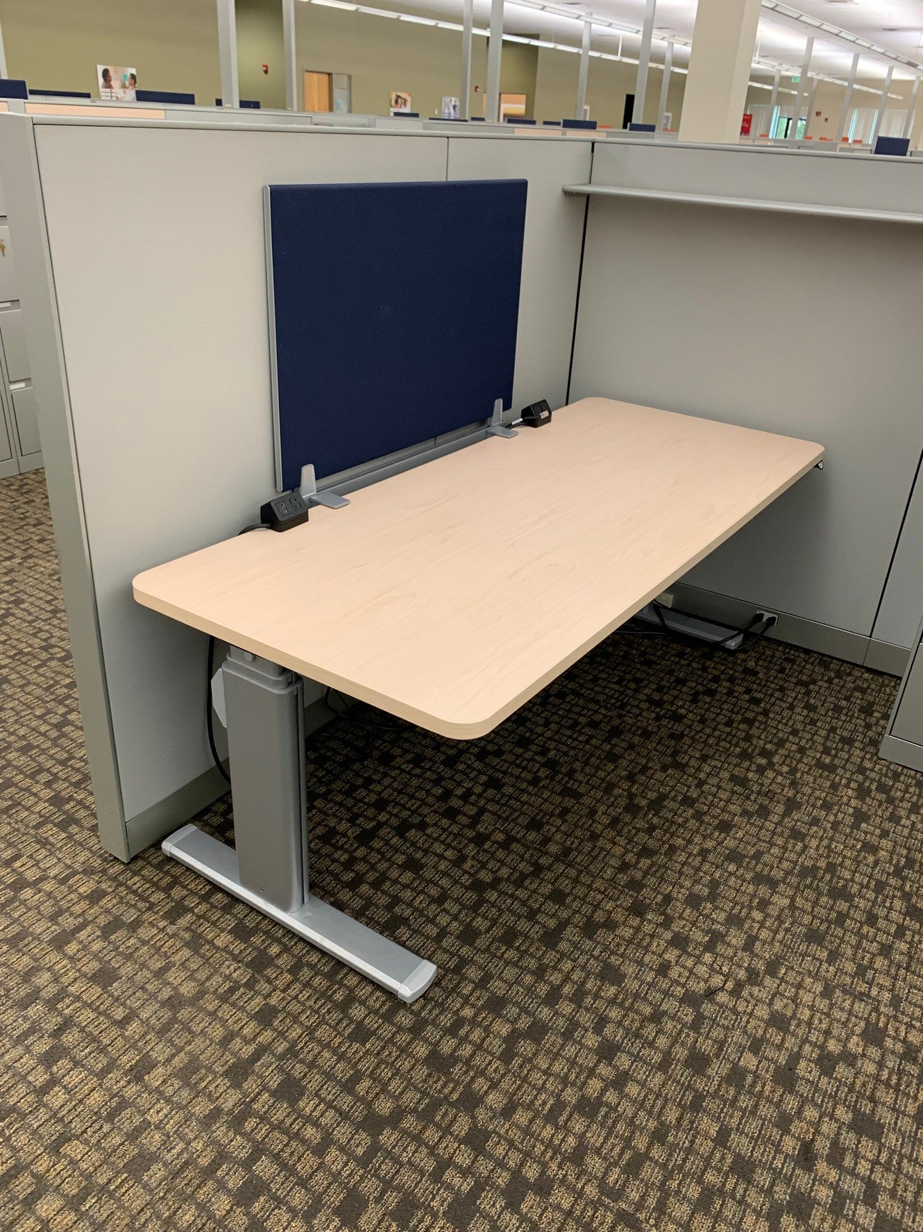 STEELCASE | SERIES 5 HEIGHT-ADJUSTABLE DESK