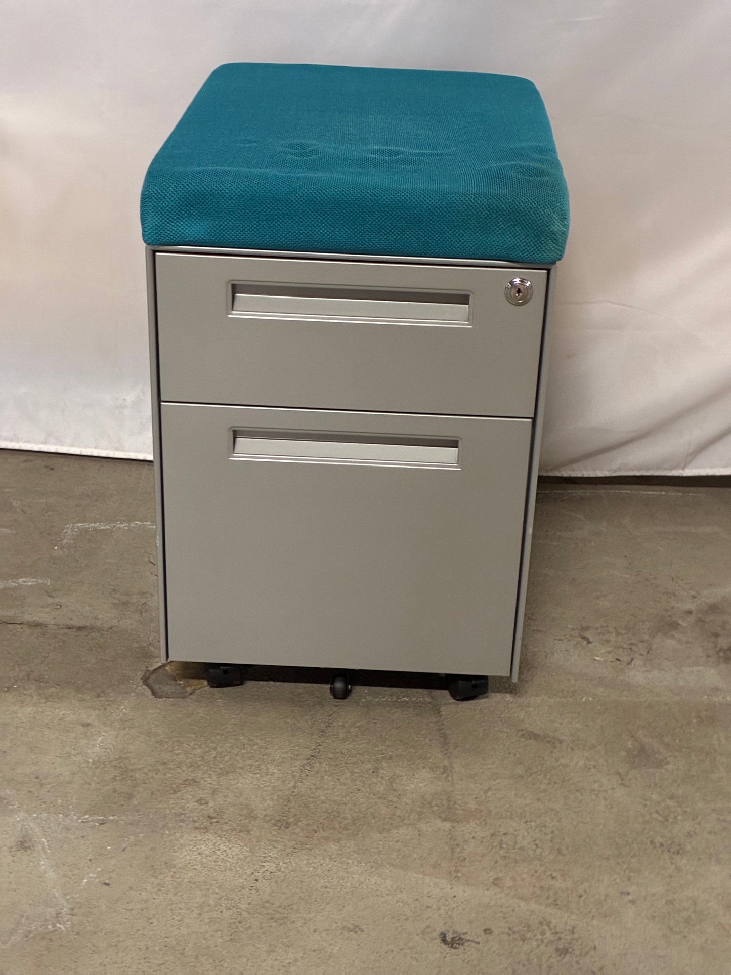PREOWNED | MOBILE BOX/FILE PEDSTAL WITH SEAT CUSHION