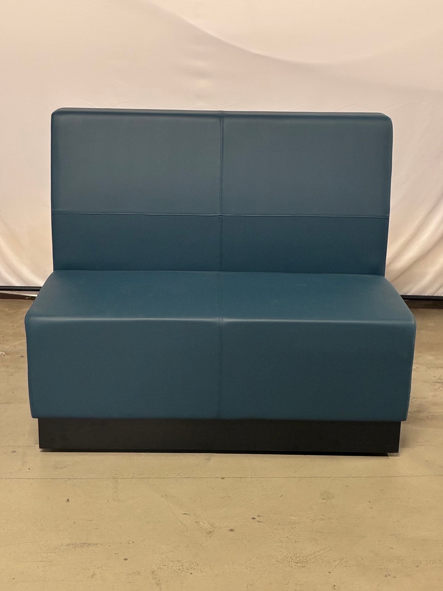 NATIONAL | FRINGE, MID BOOTH, 2 SEAT, DOUBLE-SIDE