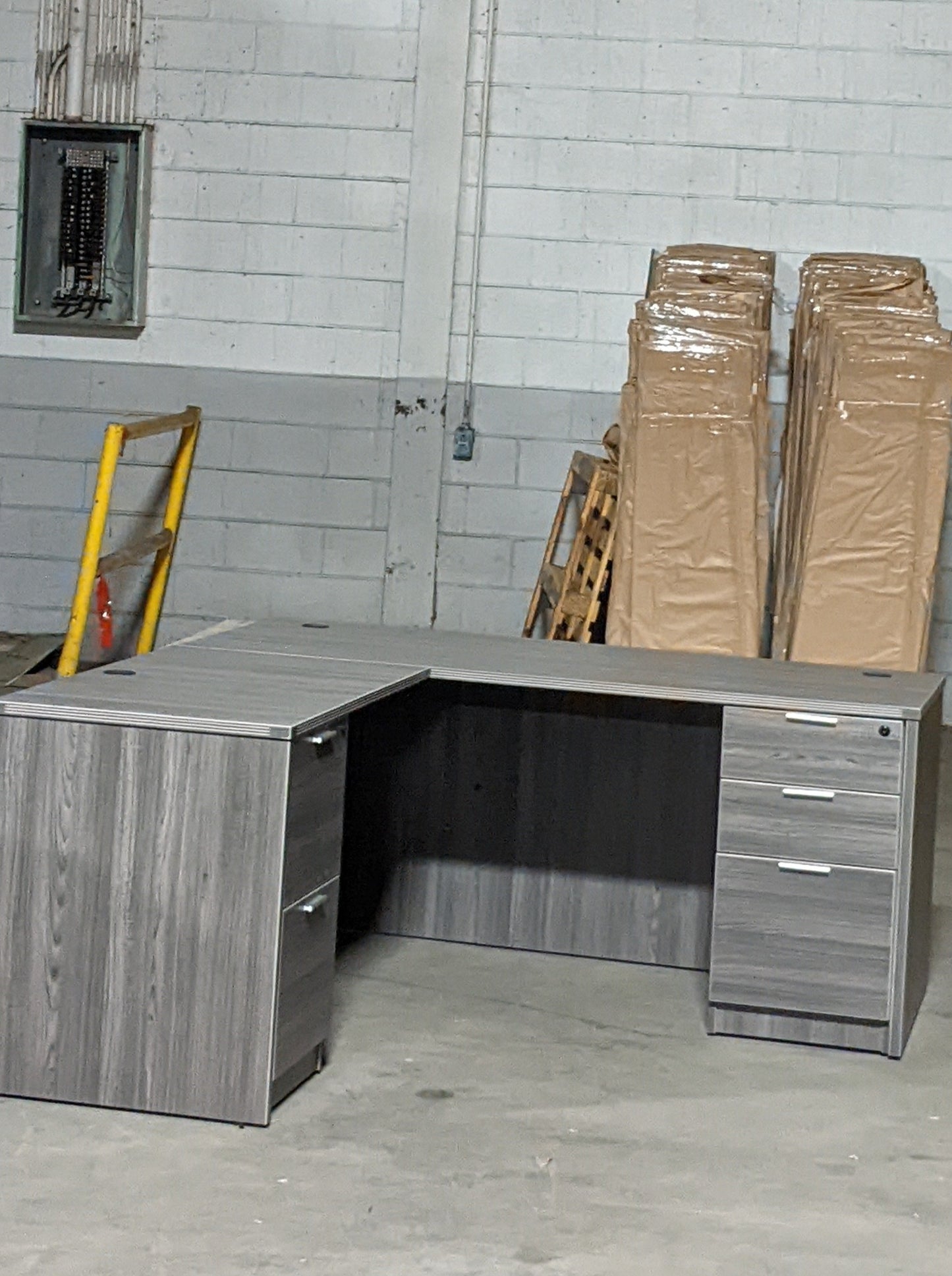 i5 | KAI L-SHAPED DESK