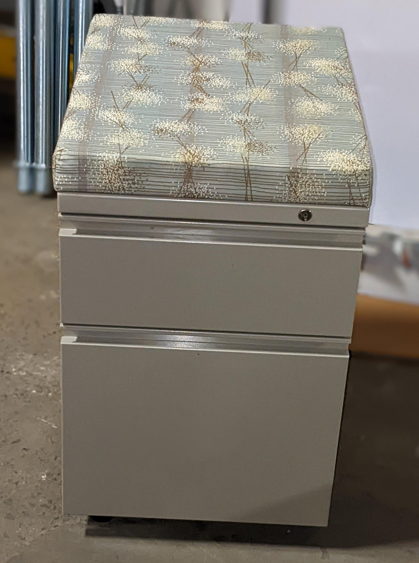HERMAN MILLER MOBILE PEDESTAL WITH SEAT CUSHION