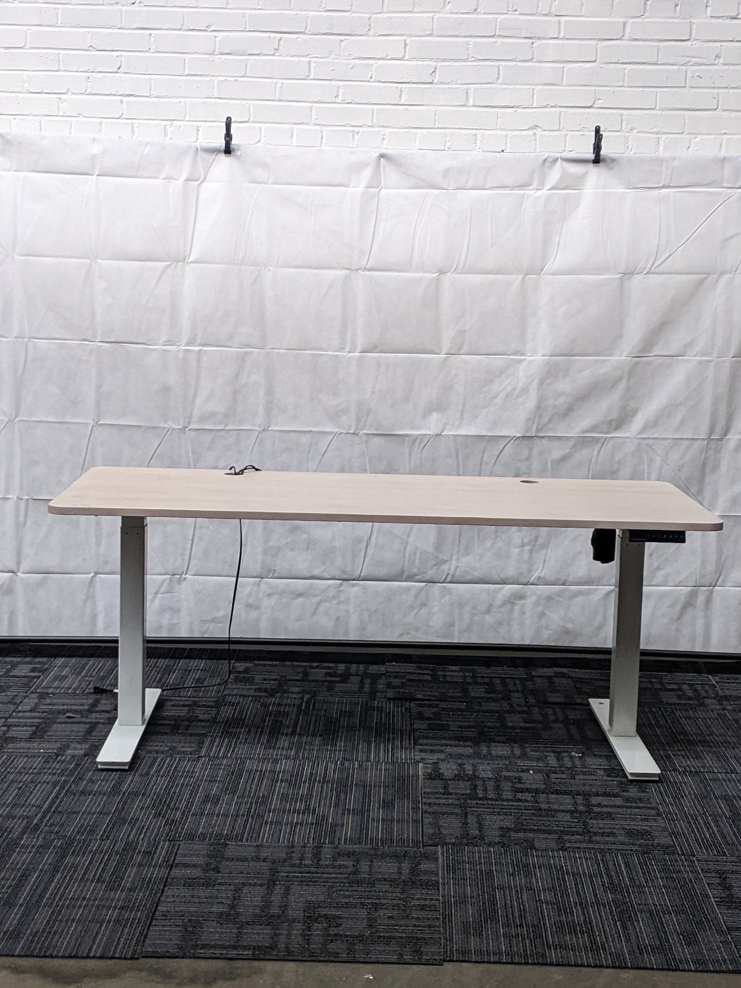 ADJUSTABLE HEIGHT TABLE