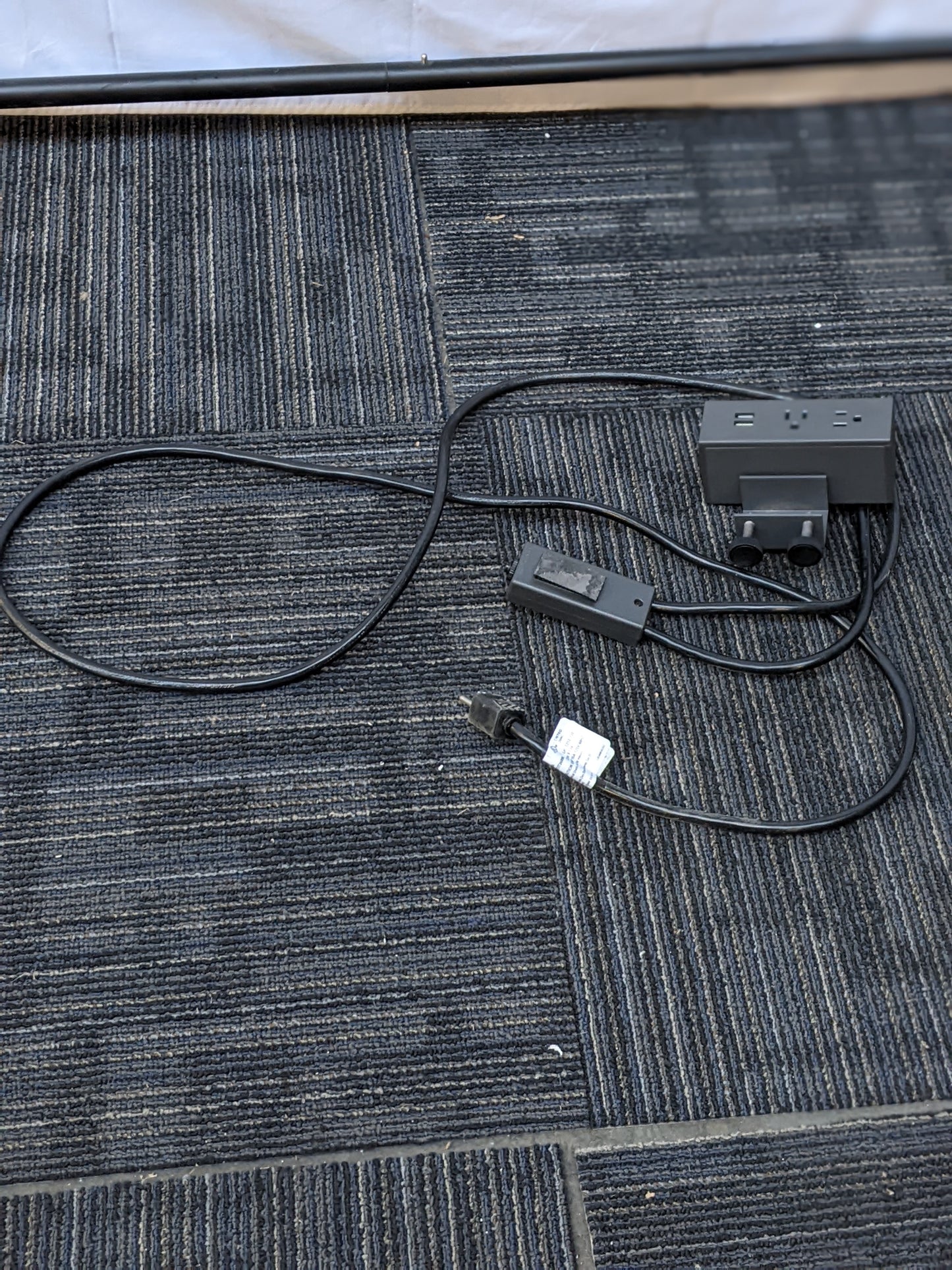 BYRNE | ASSEMBLE CLAMP-ON POWER DISTRIBUTION UNIT