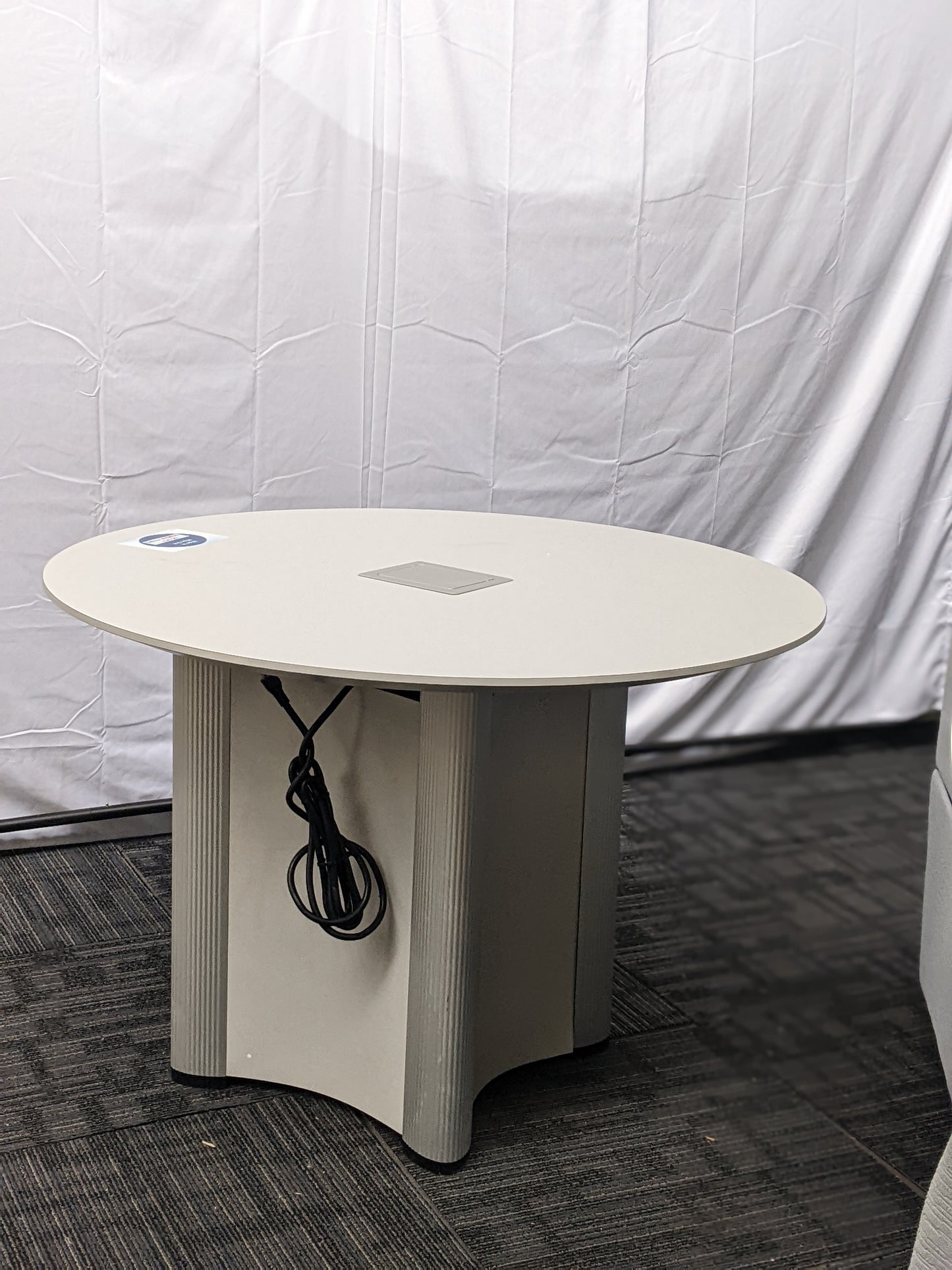 NIEN KAMPER ROUND TABLE 42DIA WITH POWER