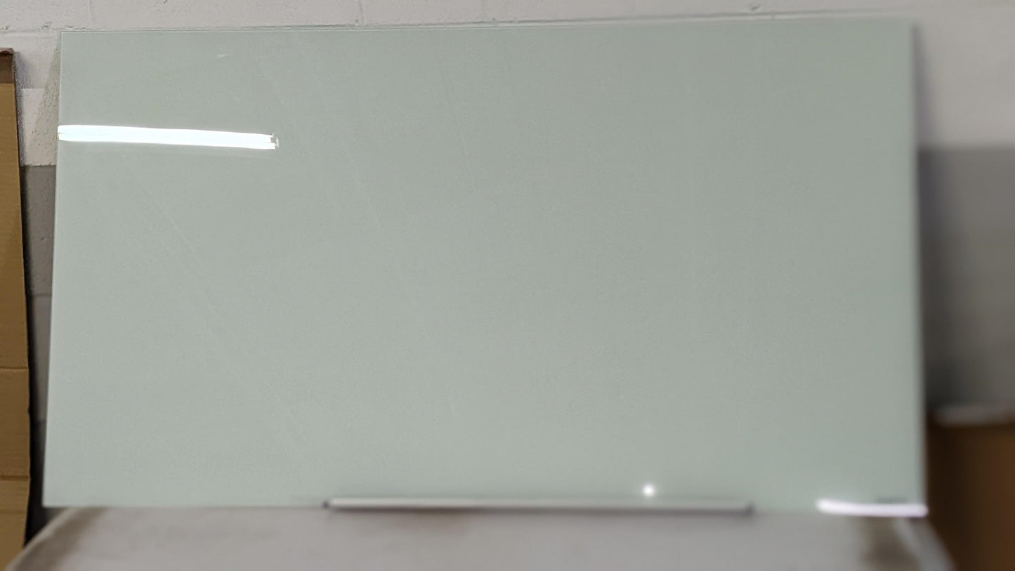 QUARTET INVISIBLE MOUNT GLASS BOARD
