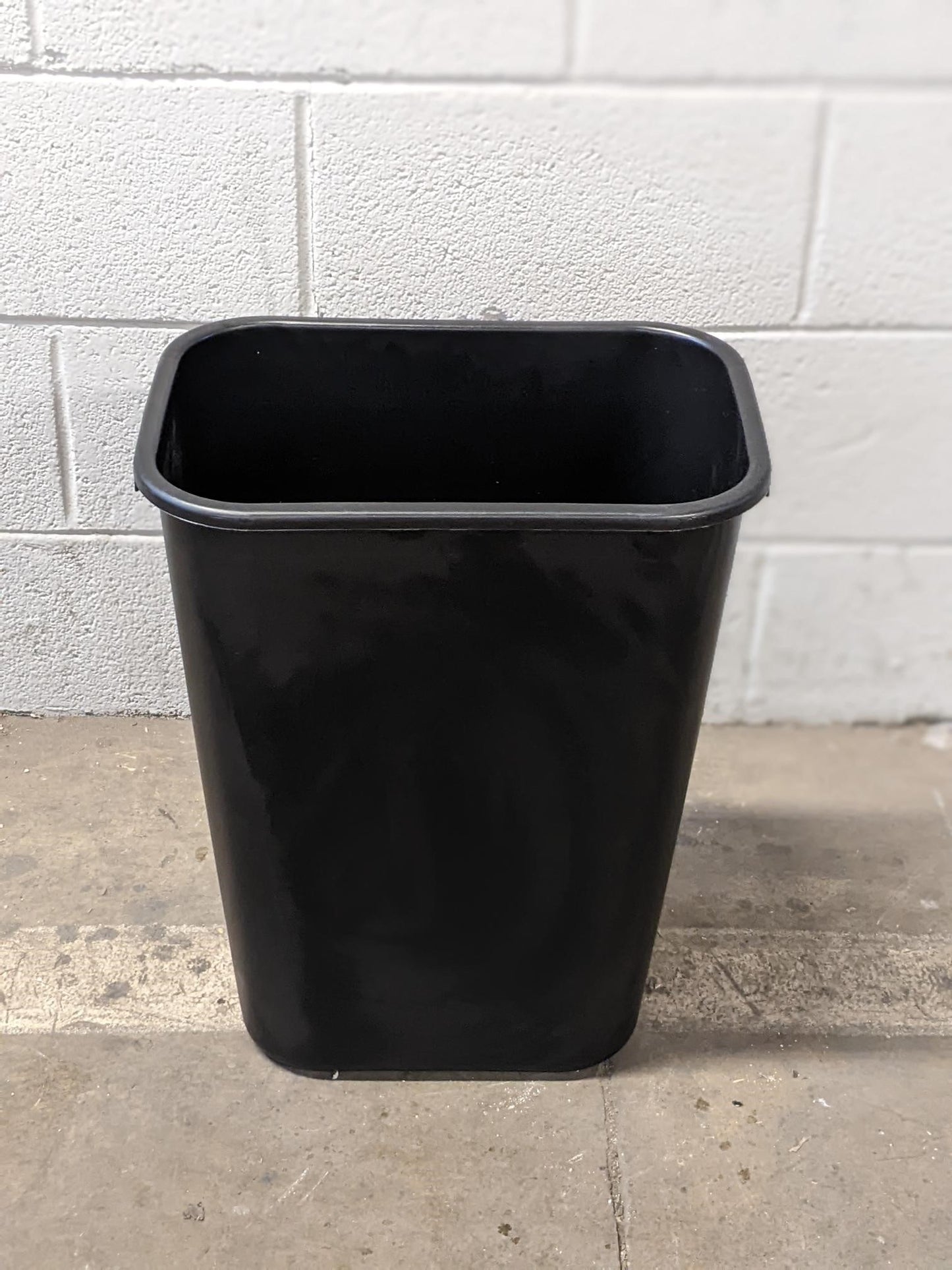 RUBBERMAID WASTEBASKET, LARGE