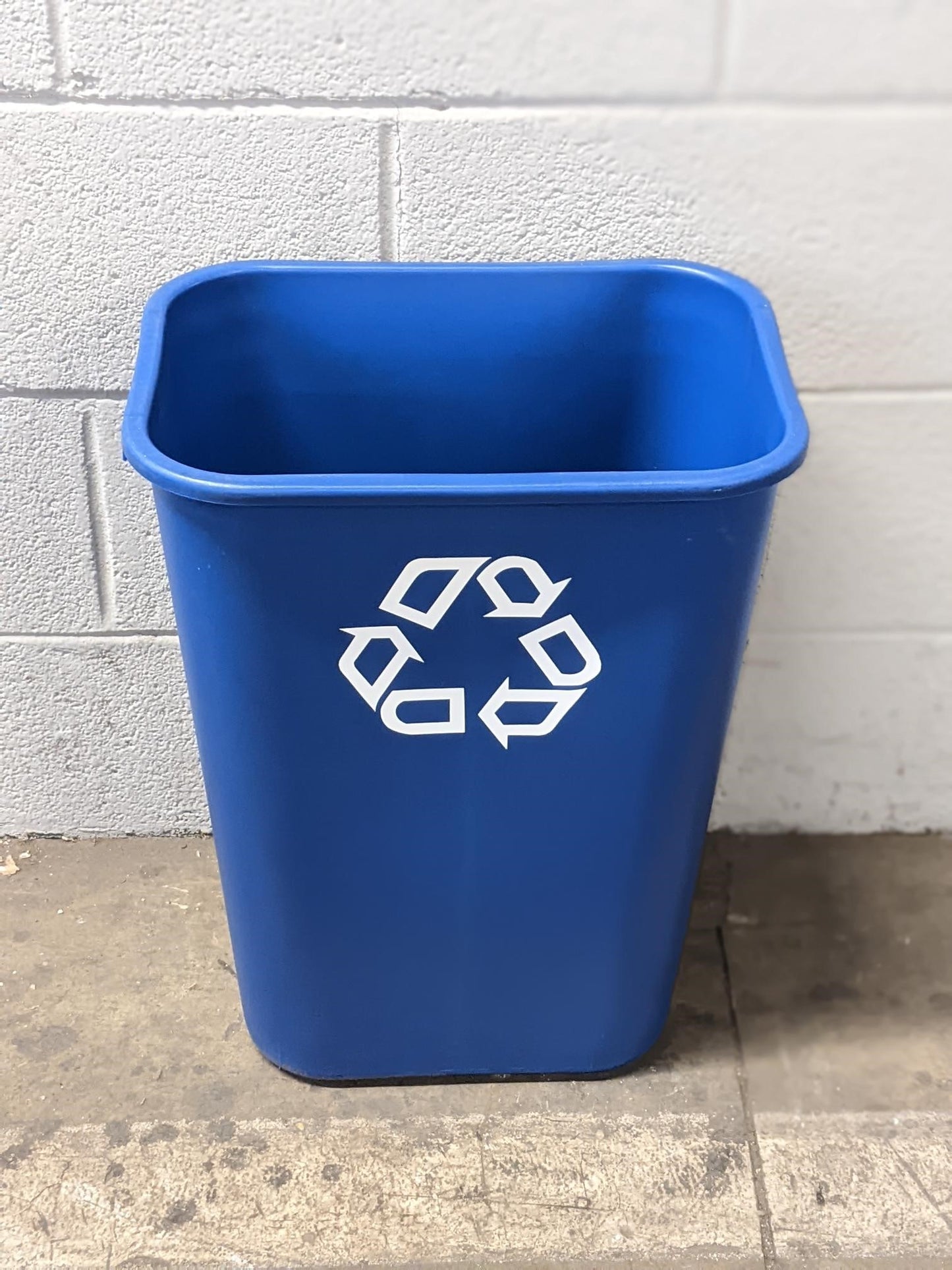 RUBBERMAID RECYCLE BIN, LARGE