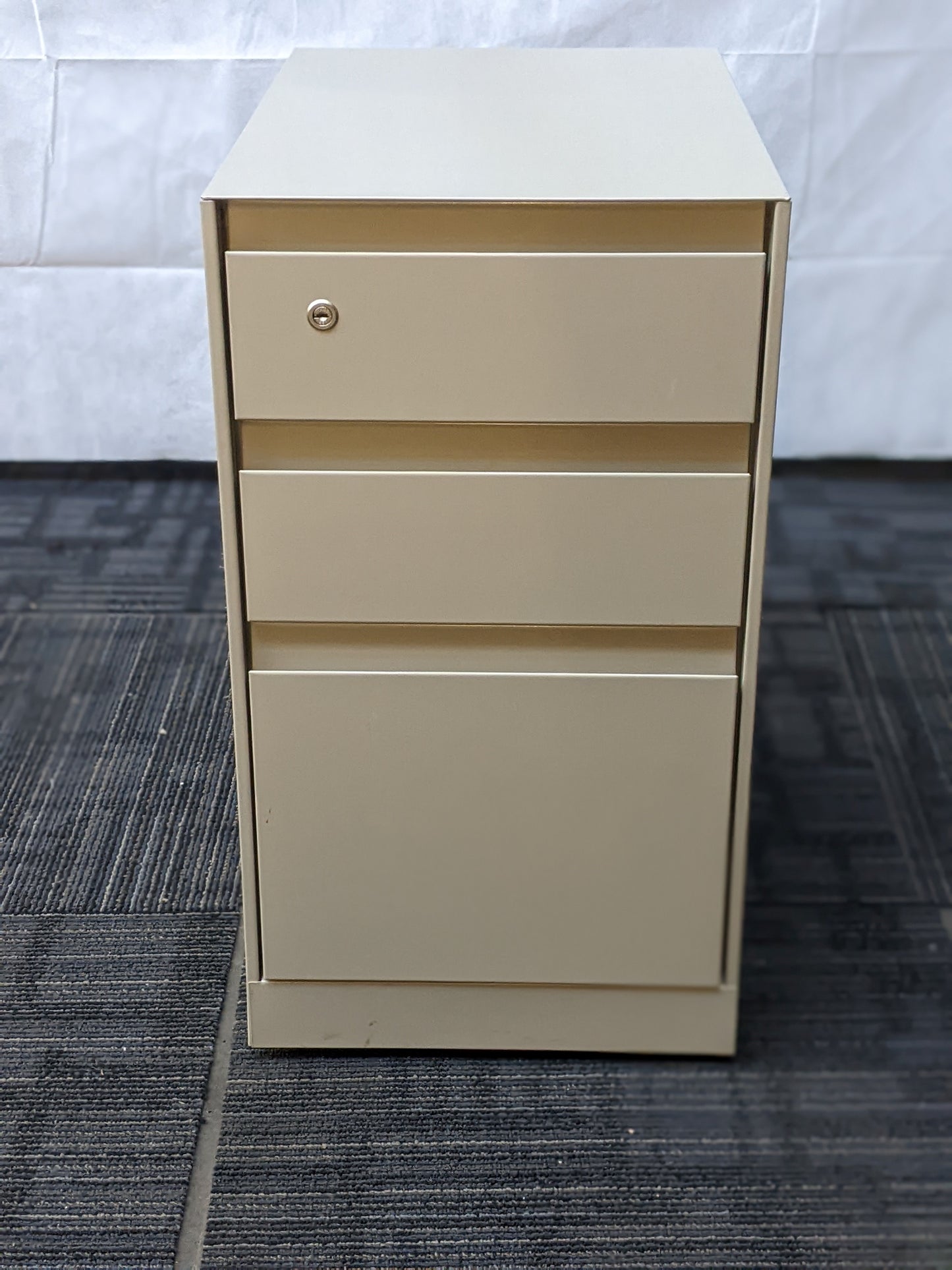 STEELCASE MOBILE BOX/BOX/FILE PEDESTAL