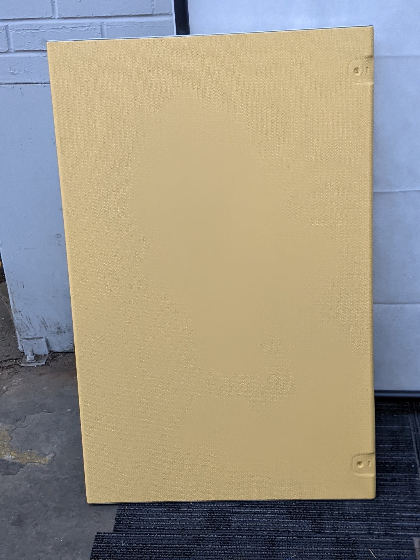 STEELCASE PRIVACY SCREEN, YELLOW