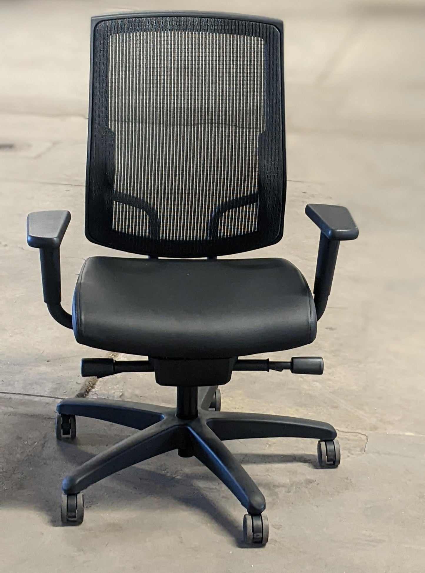 SIT ON IT | FOCUS HIGH BACK TASK CHAIR