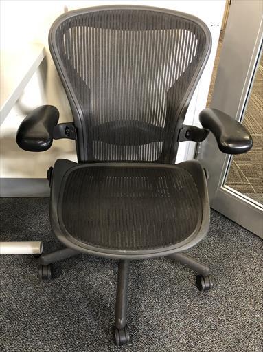 HERMAN MILLER | AERON TASK CHAIR B 2 DOTS