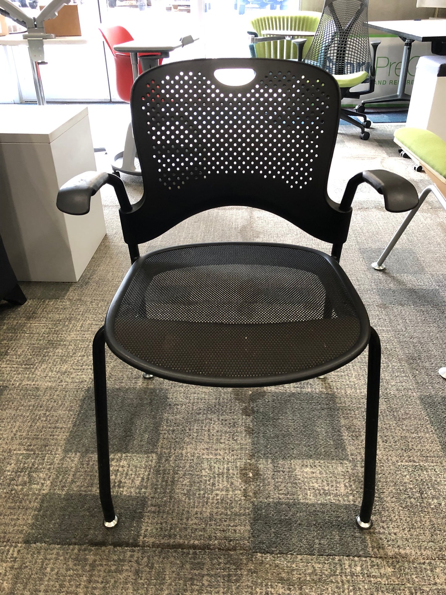 CHR CAPERSTACKINGFLEXNET SEATFIXED ARMS BKY