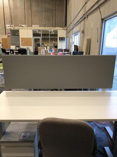 SCREEN60W X 18H WBRACKETS GRAY