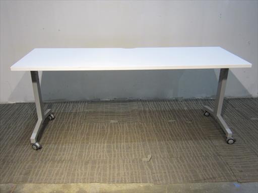 K&A | MOBILE NESTING TABLE