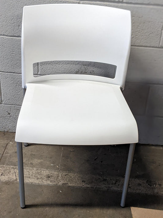 MOVE CHAIR PLASTIC SEAT NO ARMS GLIDES
