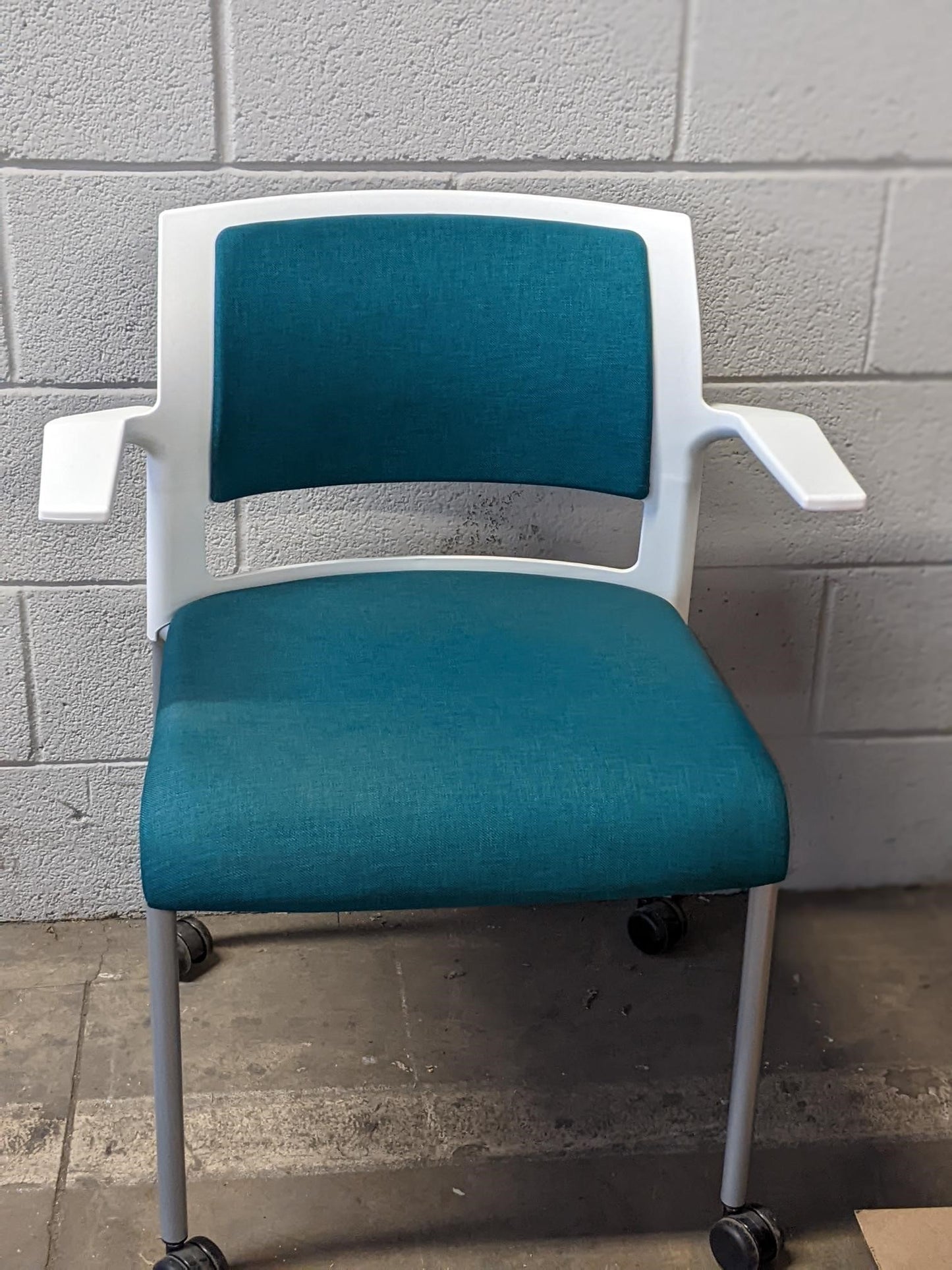 MOVE CHAIR UPHOLSTERED BACK