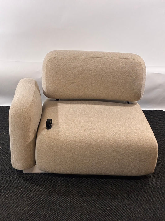 COALESSE | ENSEMBLE MODULAR1-SEAT PERFORMANCE LOUNGE WITH ARM