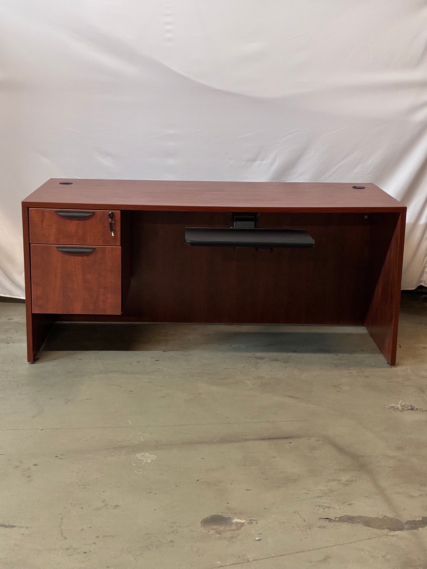 PREOWNED | DESK LEFT-HAND WITH KEYBOARD TRAY