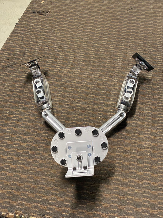 PREOWNED | DUAL MONITOR ARM