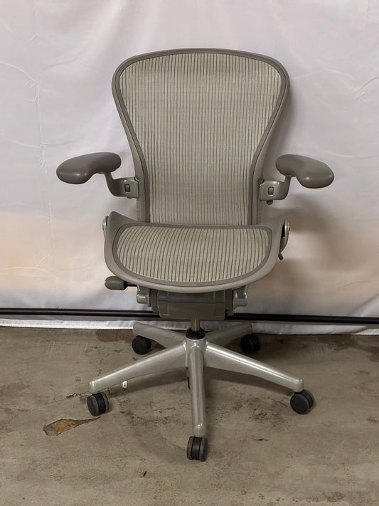 HERMAN MILLER | AERON TASK CHAIR B 2 DOTS, NO LUMBAR SUPPORT