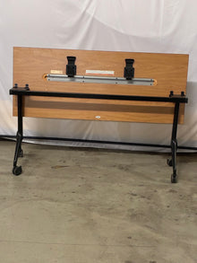 HON | NESTING TABLE
