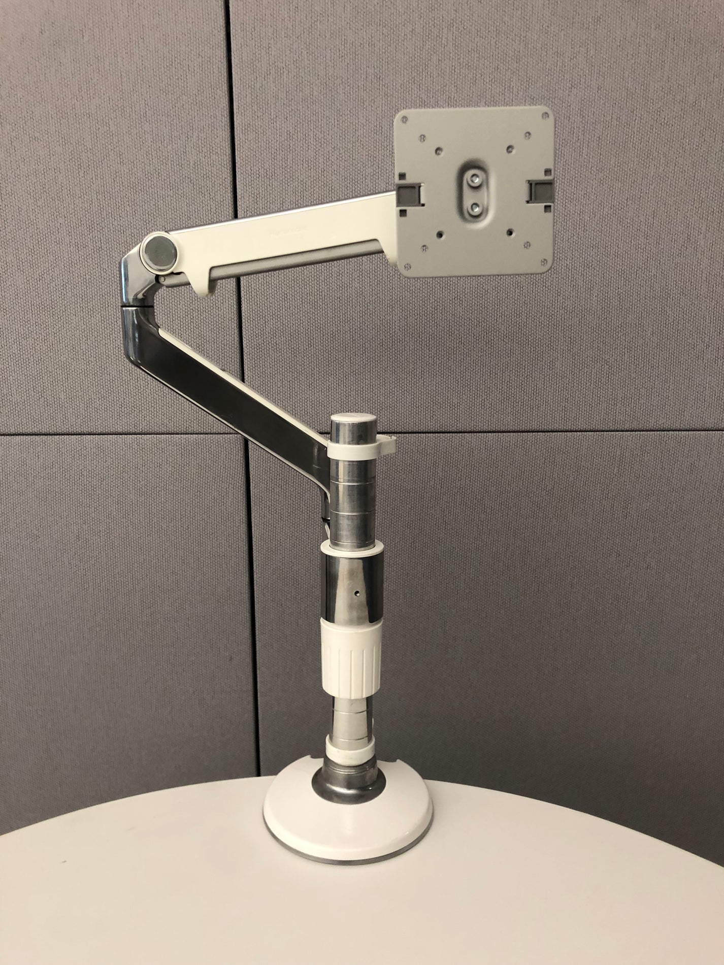 HUMANSCALE | MONITOR ARM – Storr PreOwned