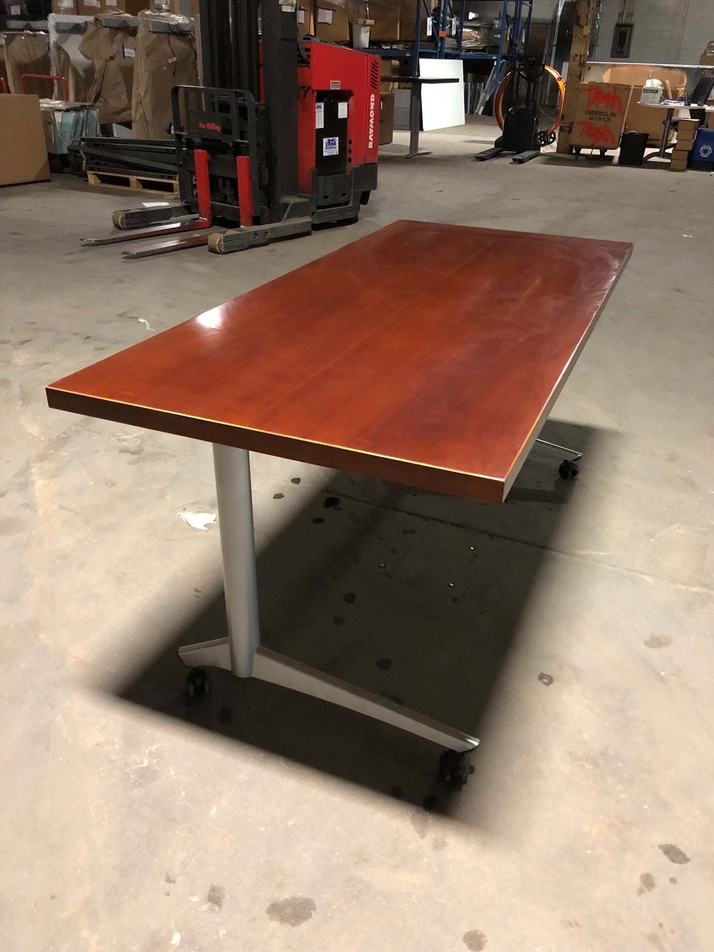 NATIONAL | MOBILE TABLE W/MODESTY PANEL