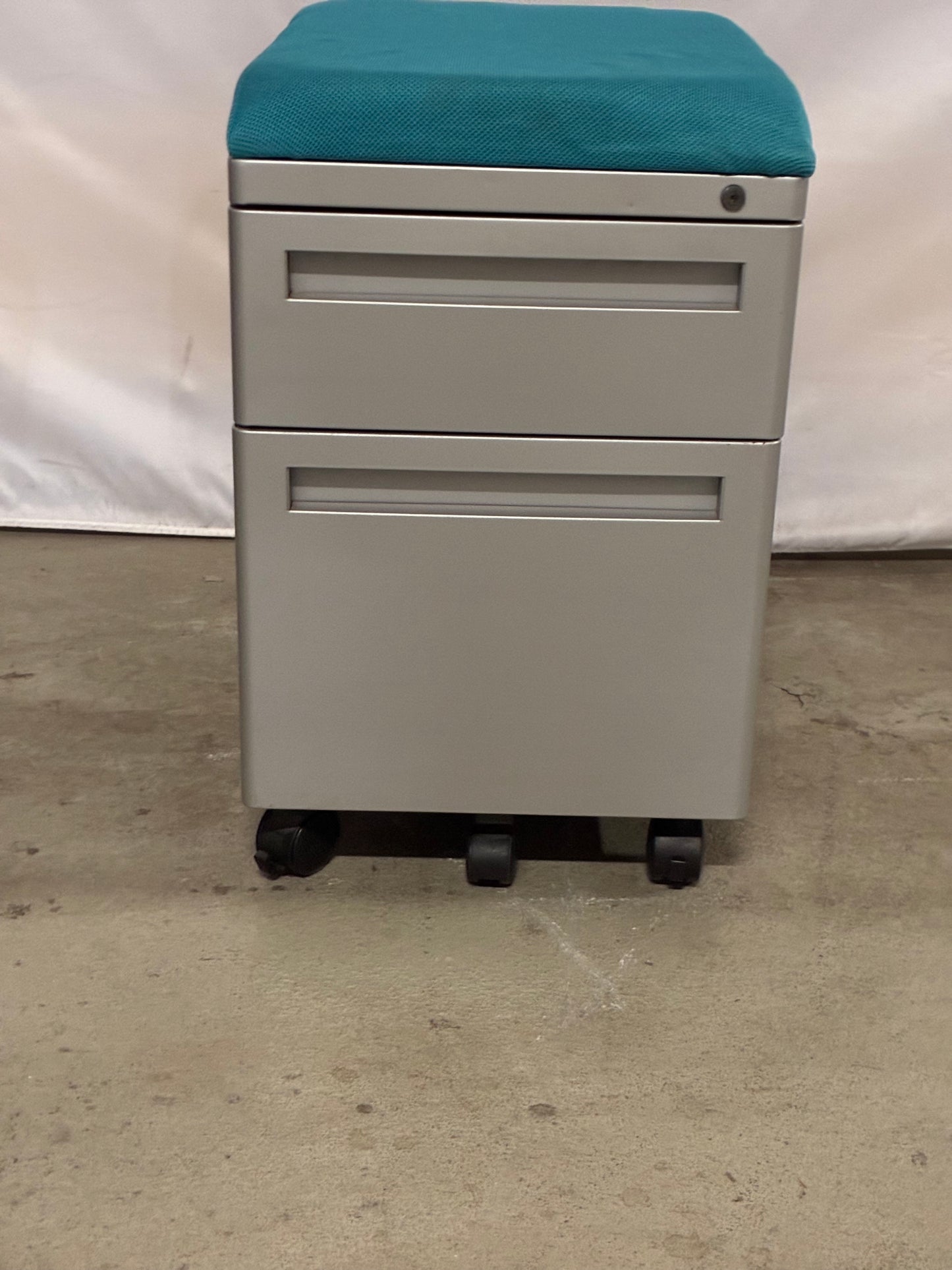 PREOWNED | MOBILE BOX/FILE PEDESTAL WITH SEAT CUSHION