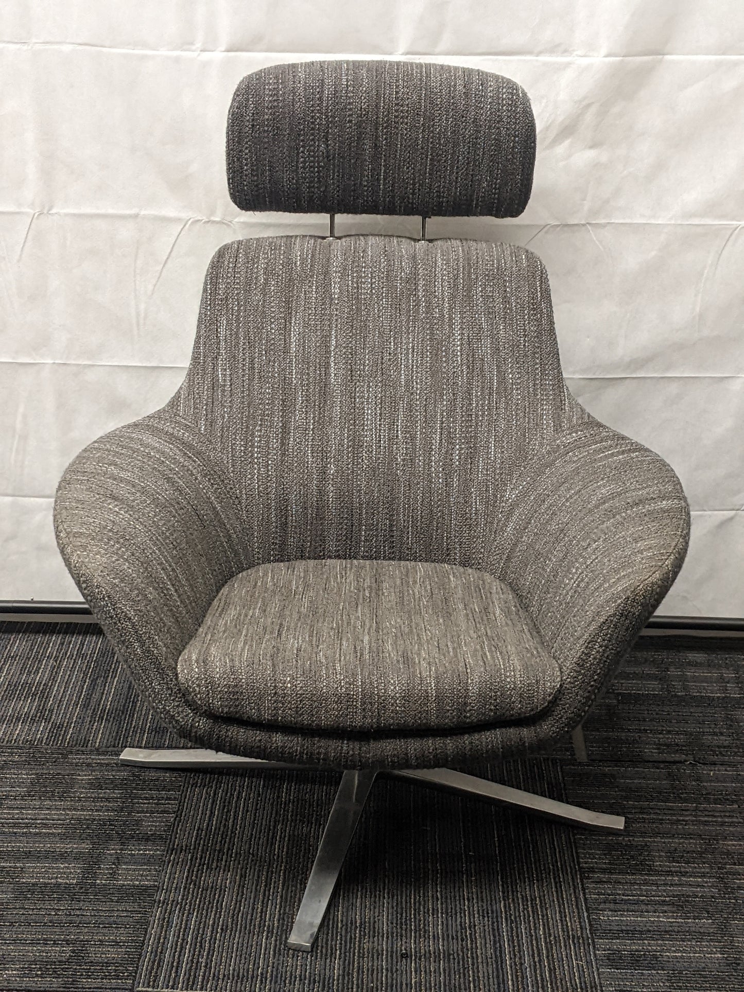 STEELCASE BOB; CHAIR-LOUNGE, ADJUSTABLE HEADREST, SWIVEL