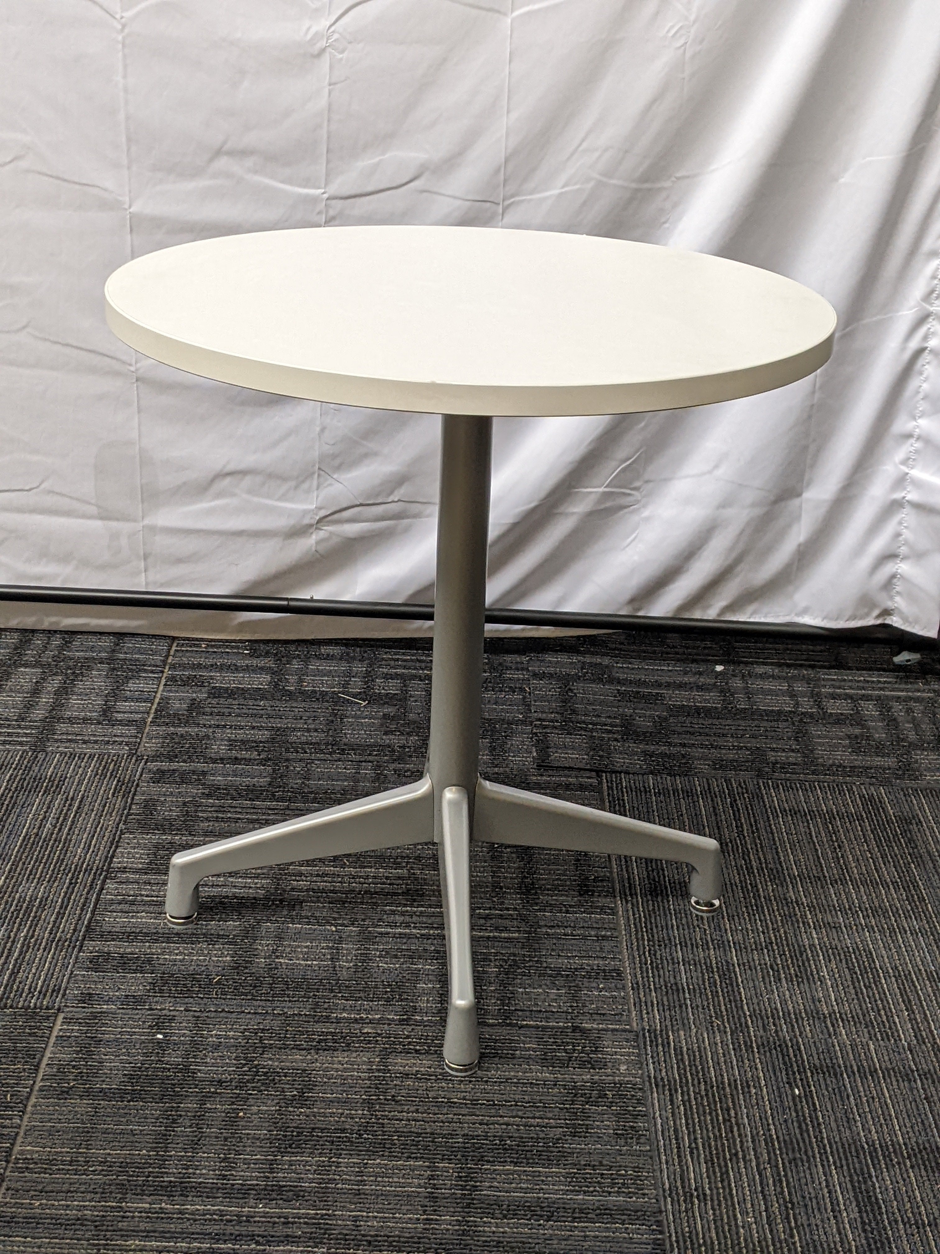 STEELCASE ROUND TABLE 30DIA – Storr PreOwned