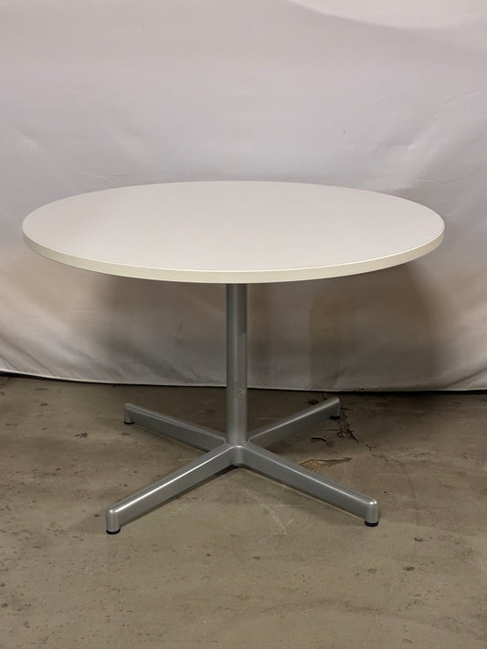 STEELCASE | ROUND TABLE 42"D