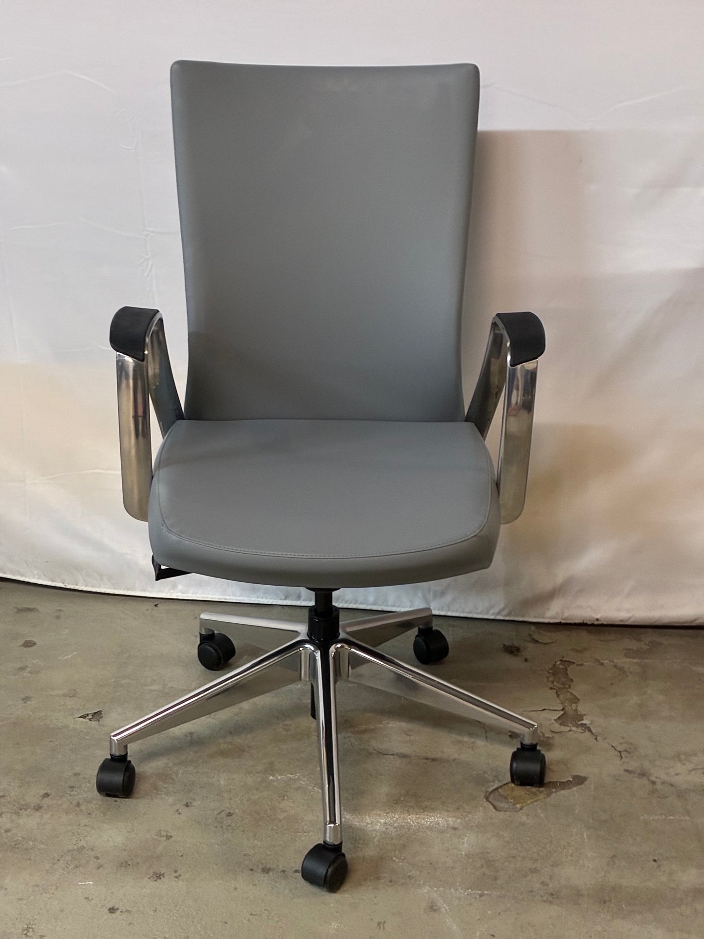 SOURCE INTERNATIONAL | PORTRAIT TASK CHAIR