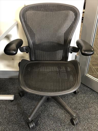 HERMAN MILLER AERON TASK CHAIR B 2 DOTS