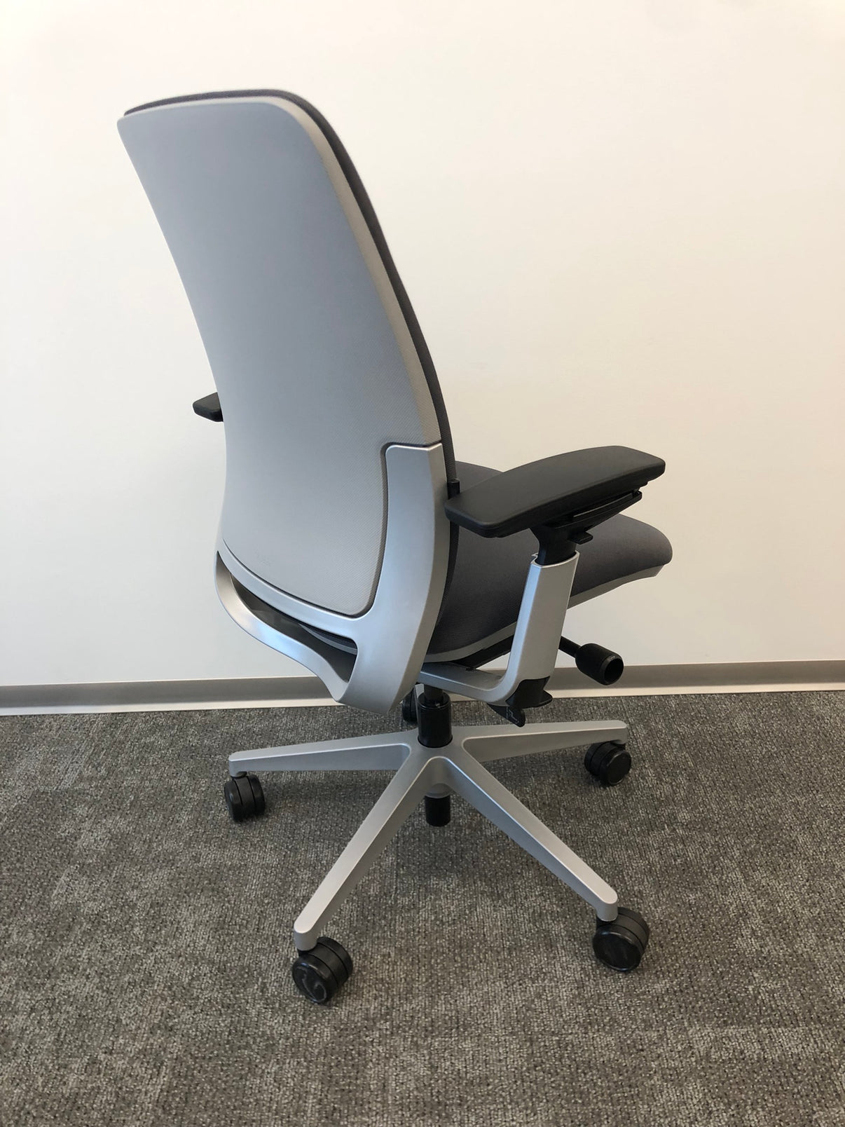 STEELCASE AMIA TASK CHAIR GRAPHITE Storr PreOwned