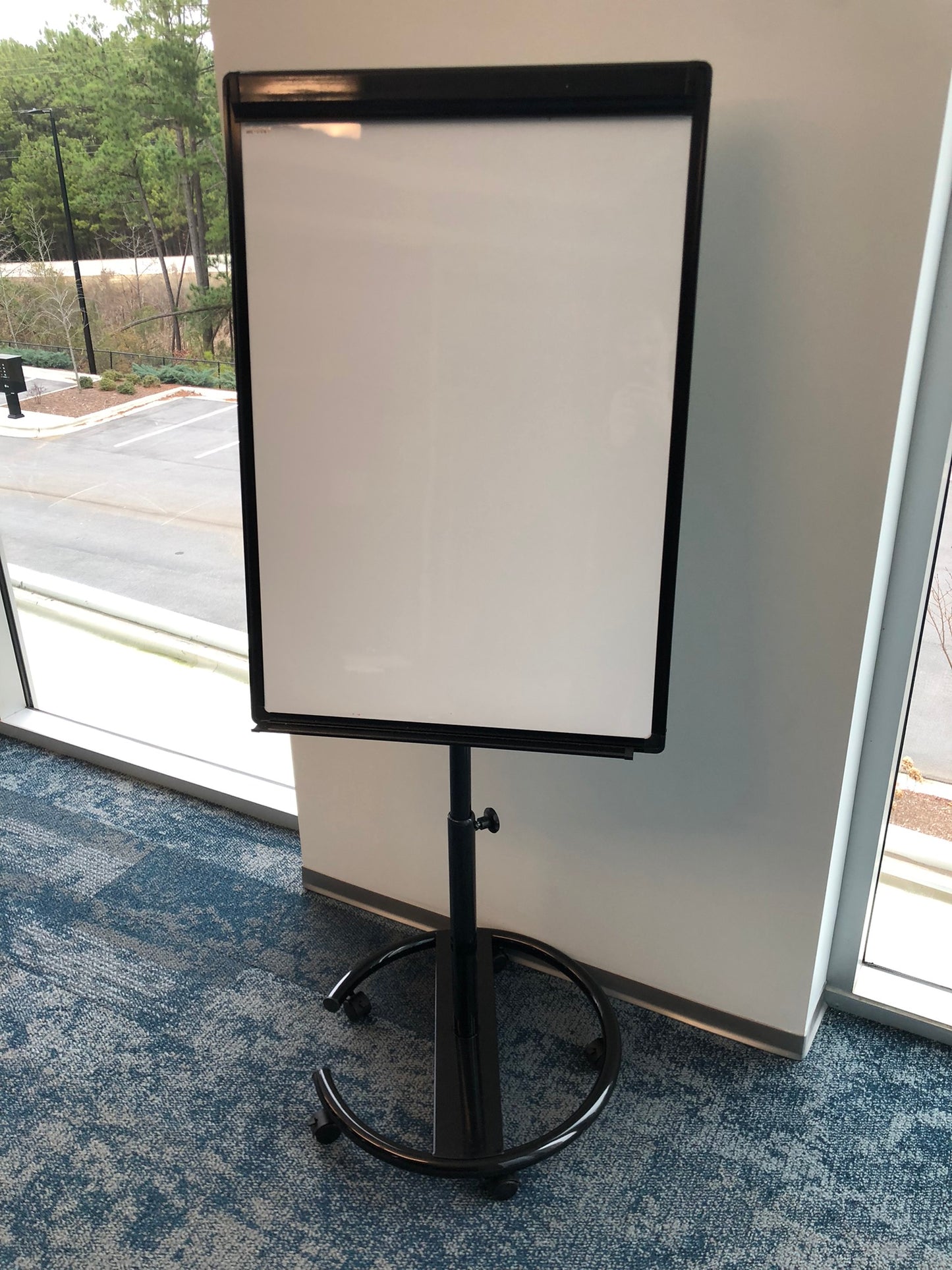 MOBILE WHITEBOARD EASEL